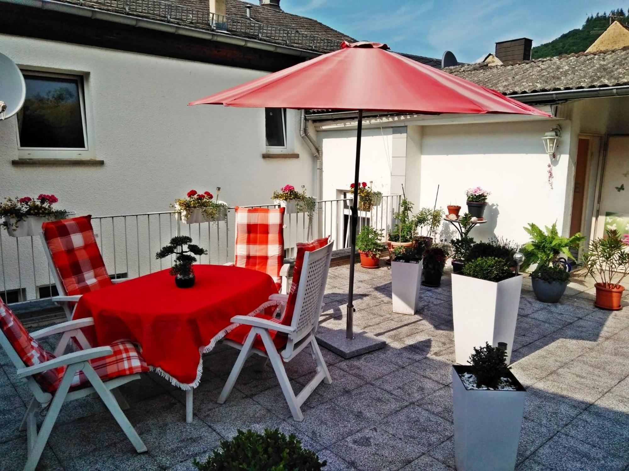 Living In The Historic Cochem Old Town Apartment Exterior photo